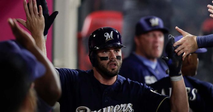 Milwaukee-Brewers-Mike-Moustakas