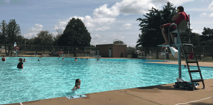Hefko-Pool-Open