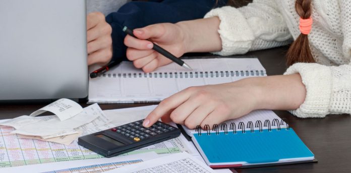 teach-college-student-about-money