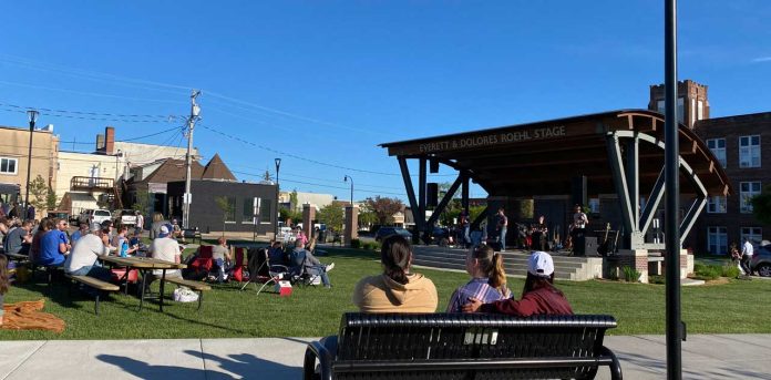 hub-city-days-music wenzel plaza